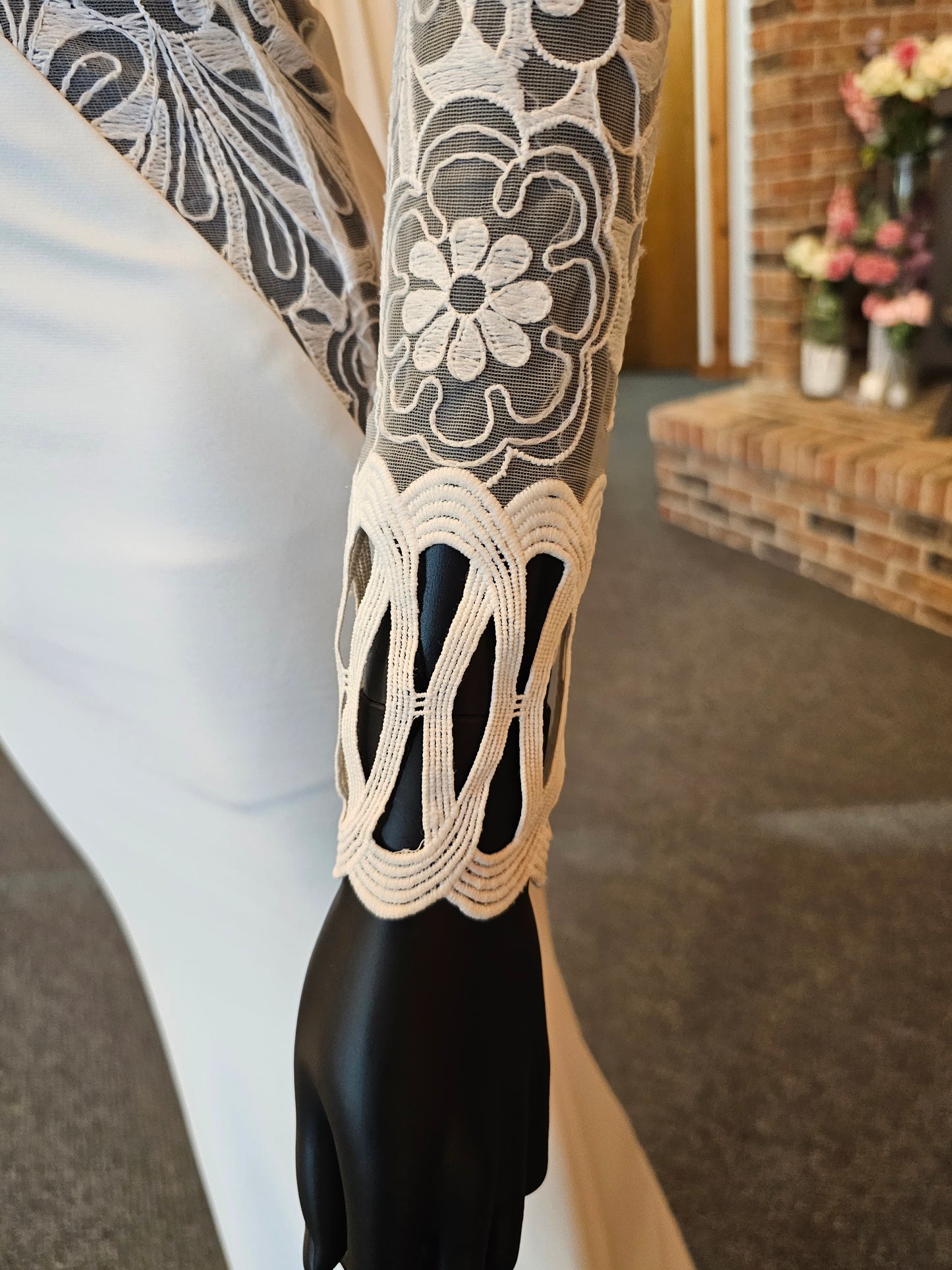 Lace Illusion Side Cut