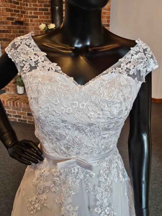 Mid-Length White Organza Illusion Sleeve Wedding Gown