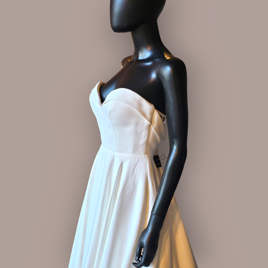 Sleek Sweetheart A-Line Ivory Wedding Gown - Colby John L8423 NWT