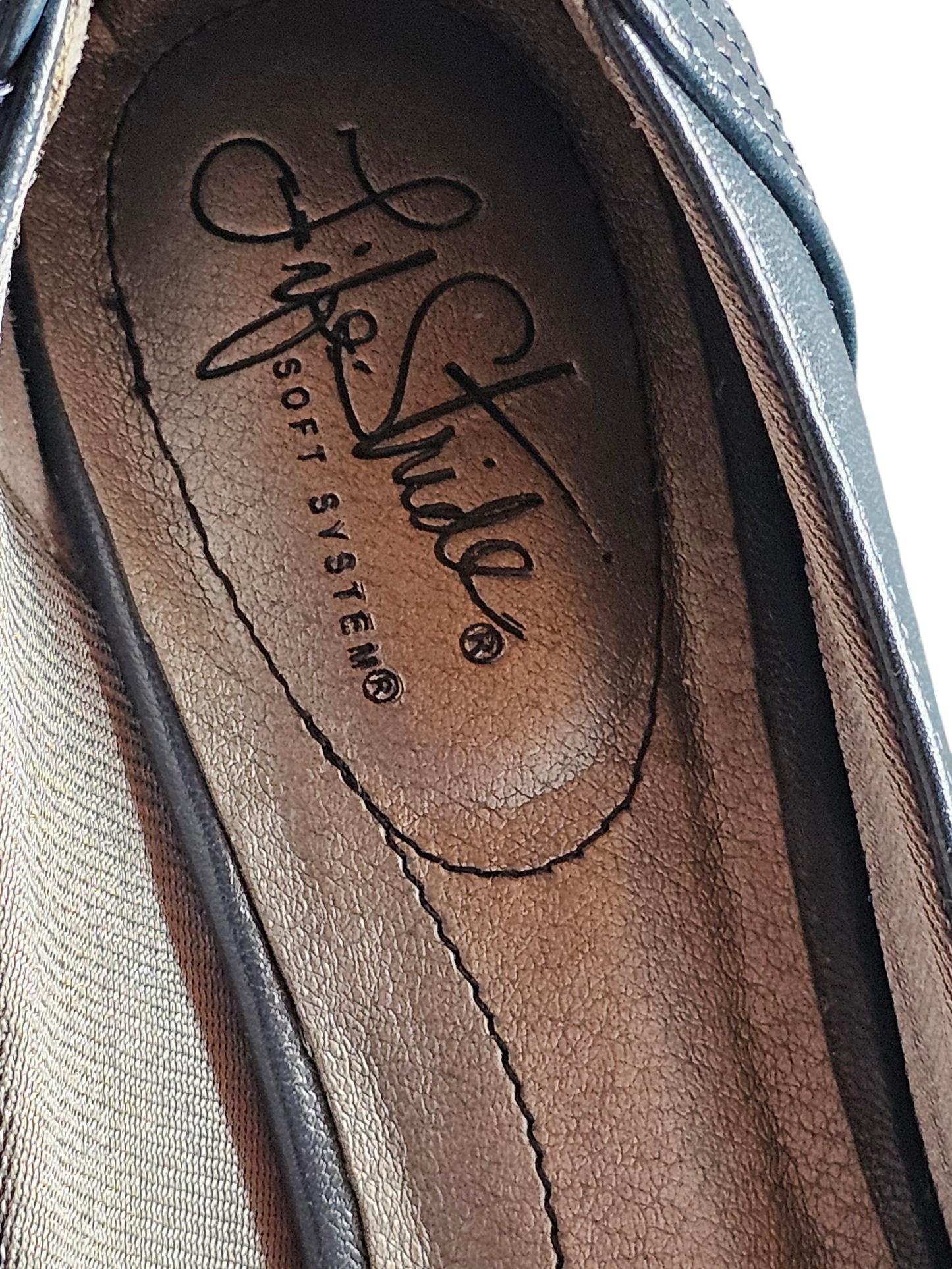 Navy Heeled Pump - Lifestride