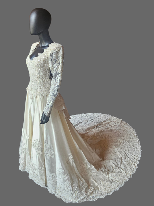 Vintage Ivory Long Sleeve V-Neck Flounce Wedding Gown