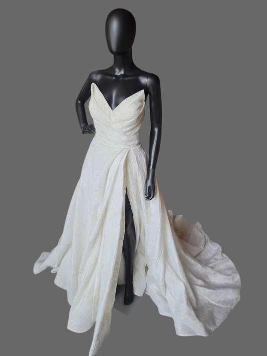 Cat Eye Gold Thread Jaquard A-Line Wedding Gown - Allure
