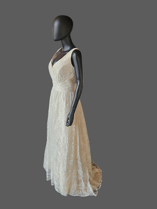 Ivory/Champagne Lace V-Neck Wedding Gown - Da Vinci