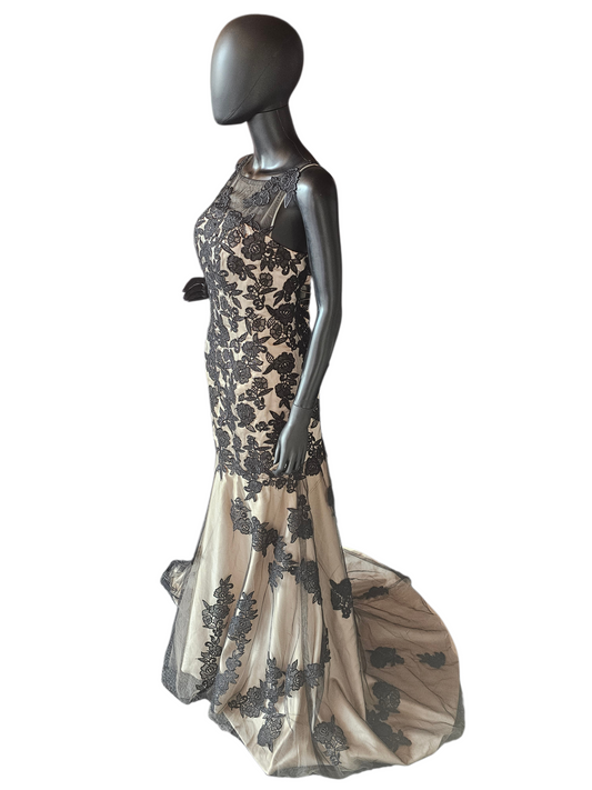 Black/Gold Lace Fitted Formal Dress