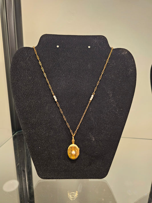 Vintage Gold/Pearl Locket