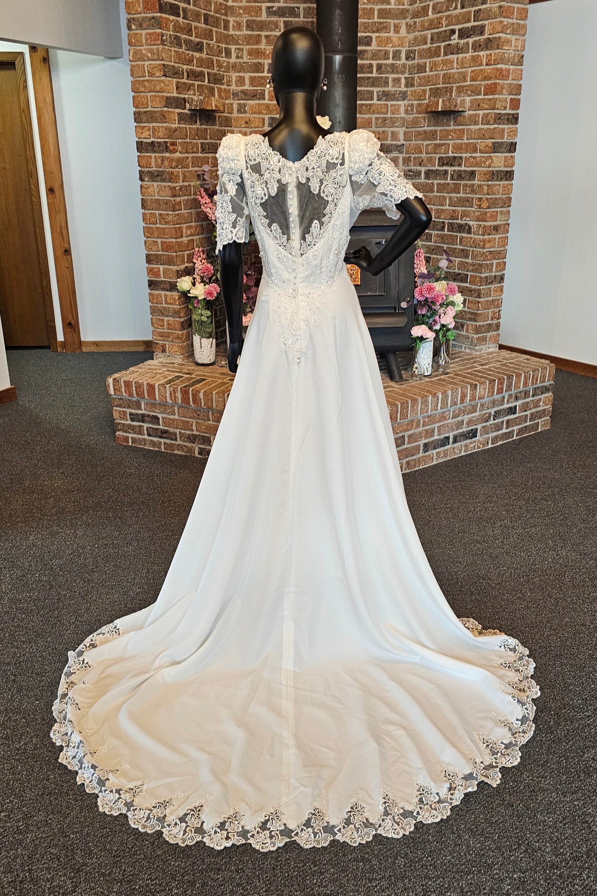 short sleeve vintage wedding dress Vintage Lace Short-Sleeve Wedding Dress