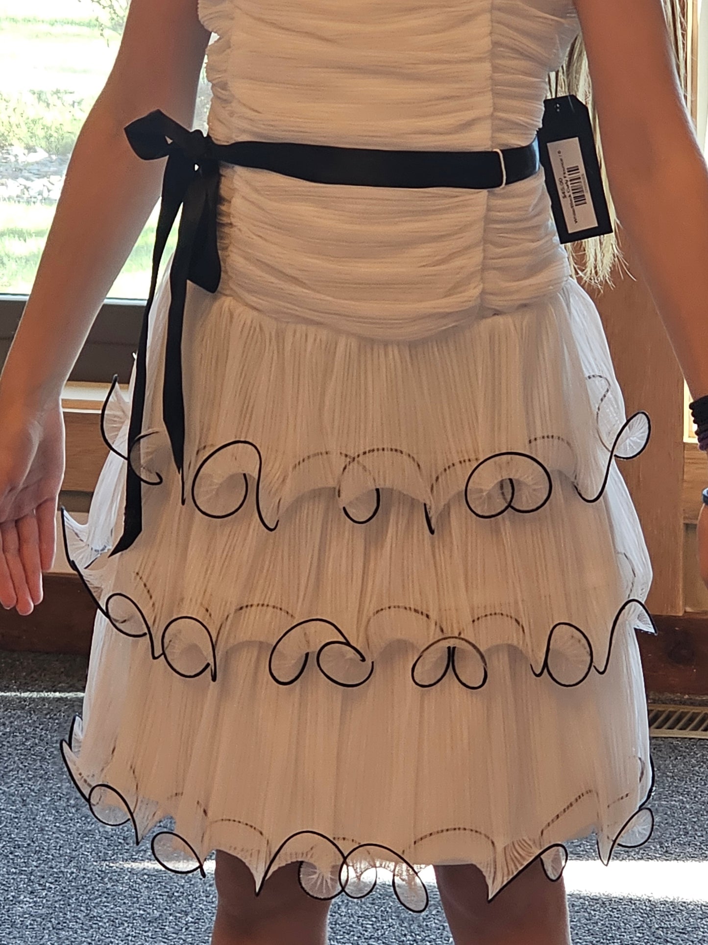 White/Black Curly Flounce Dress