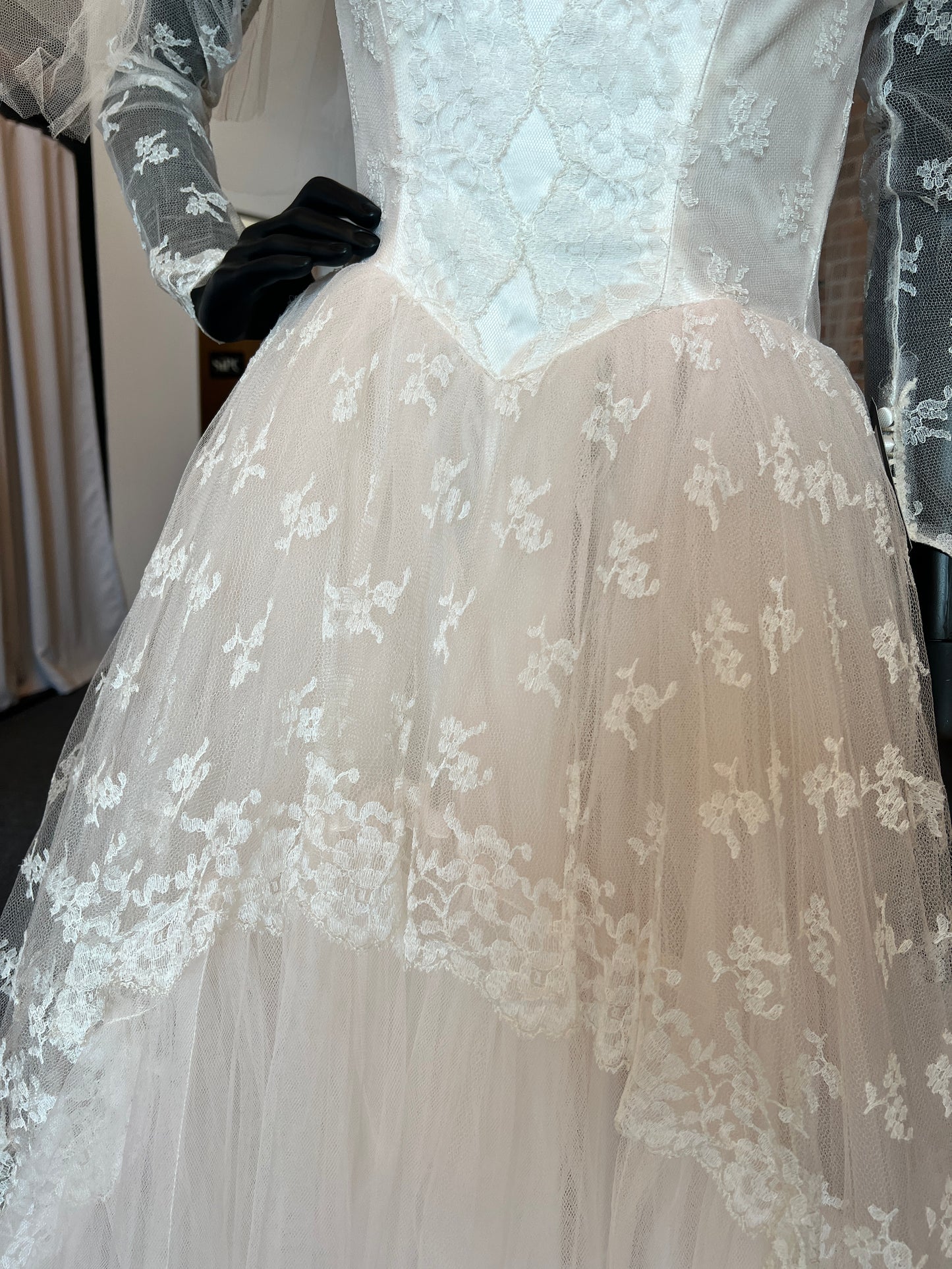 Vintage Blush Wedding Gown Tulle Sleeves W/Veil