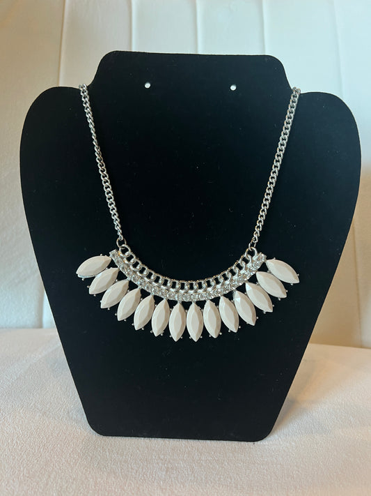 Nude Crystal Collar Silver Necklace