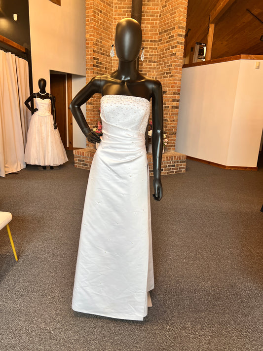 Jolo Bridal Fitted Wedding Gown