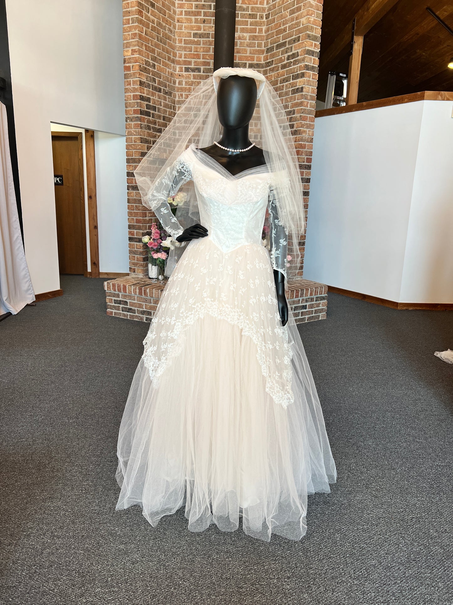 Vintage Blush Wedding Gown Tulle Sleeves W/Veil