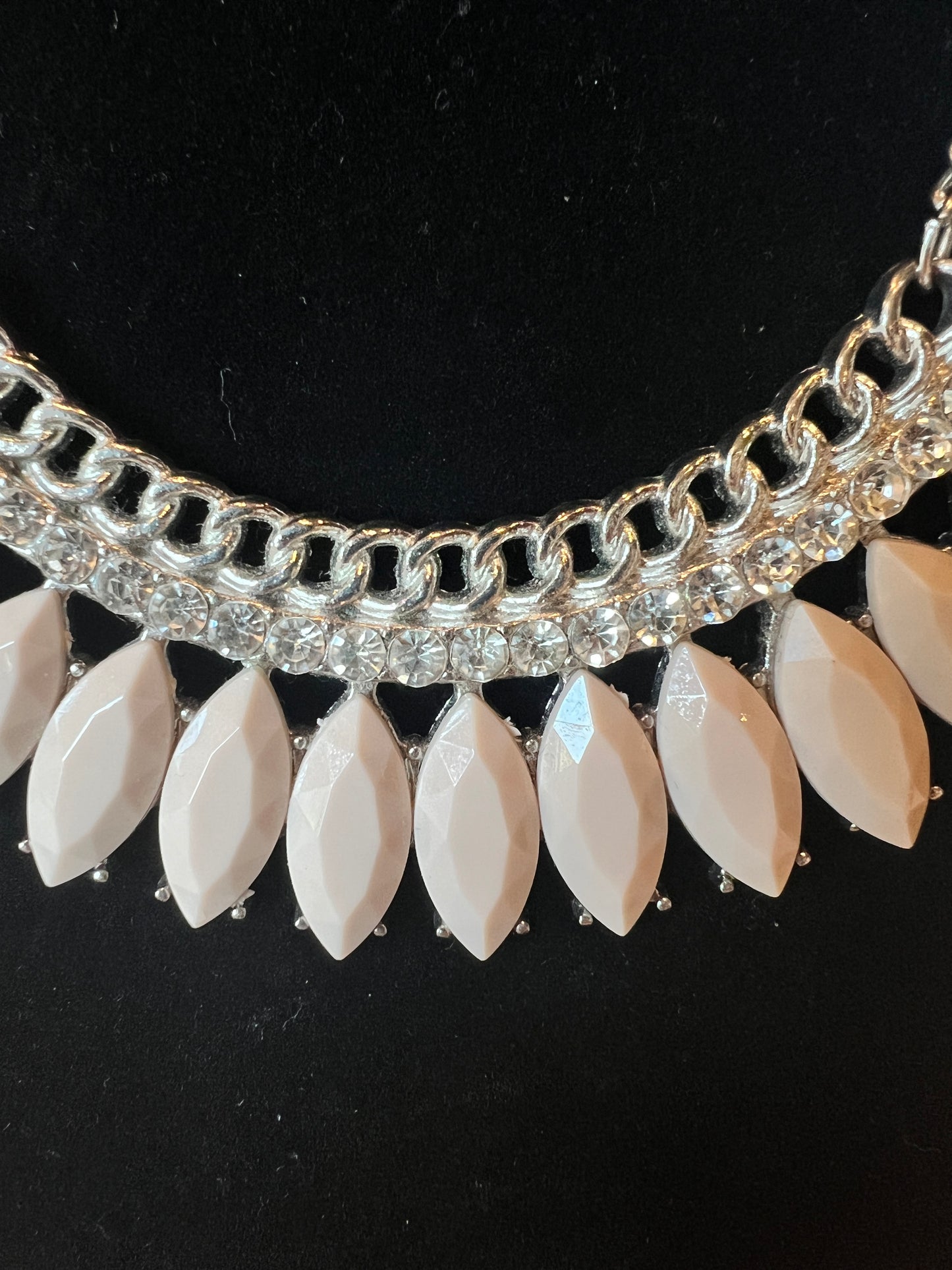 Nude Crystal Collar Silver Necklace