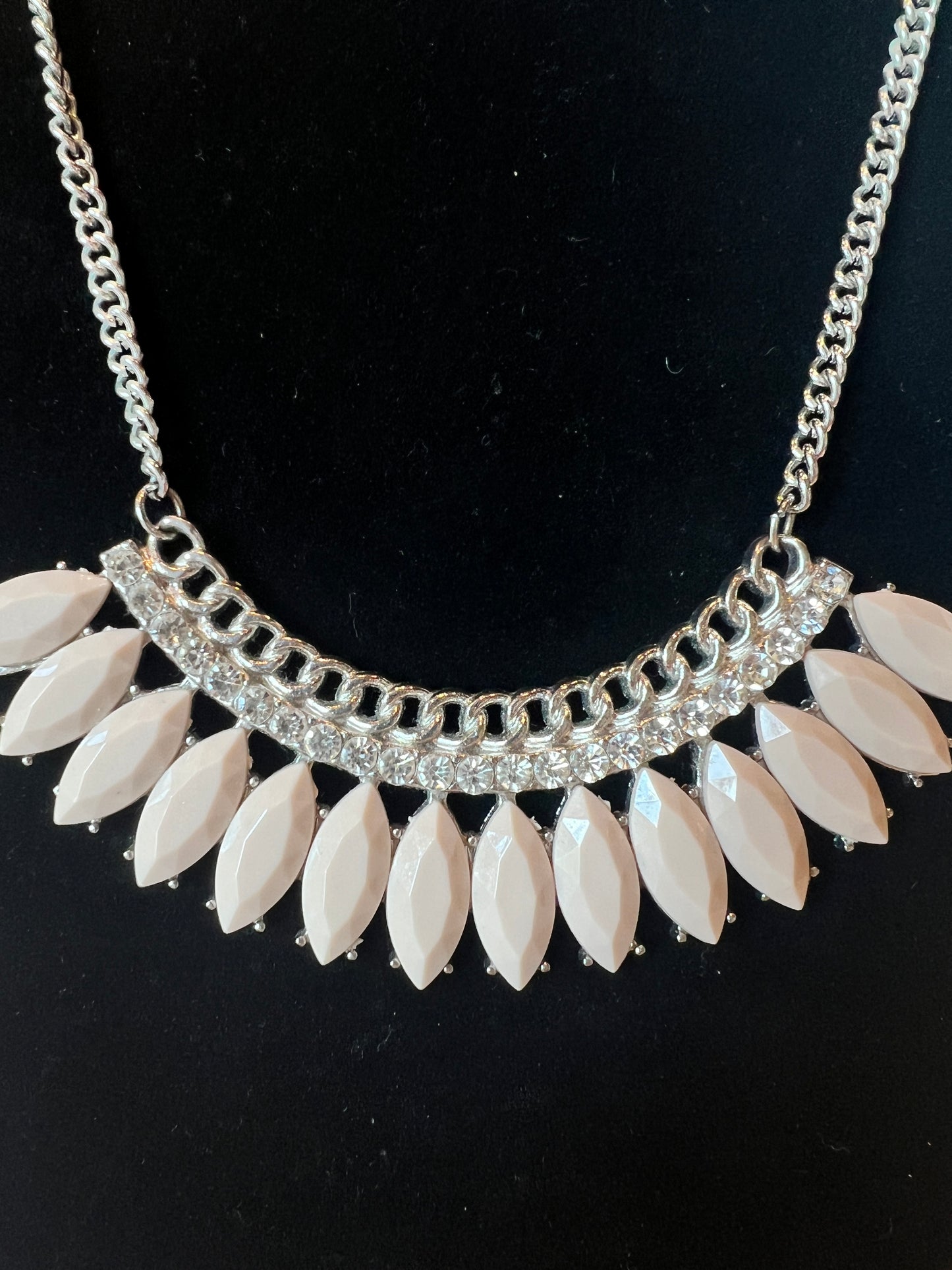 Nude Crystal Collar Silver Necklace