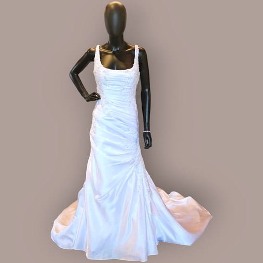 Sophia Tolli White Fitted Bead Applique Wedding Gown