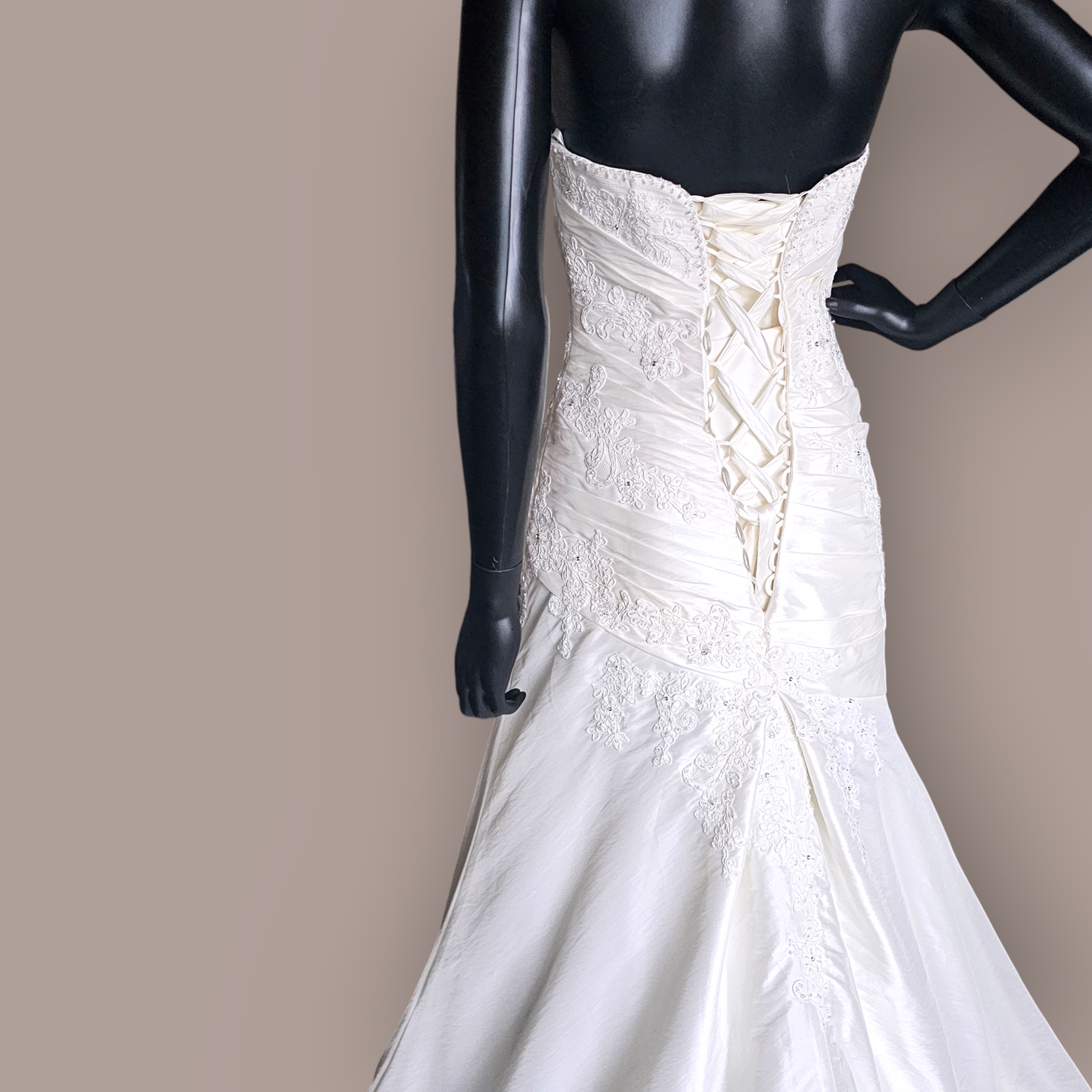 Mori Lee Ivory Taffeta Sweetheart/Fit Flare Wedding Gown