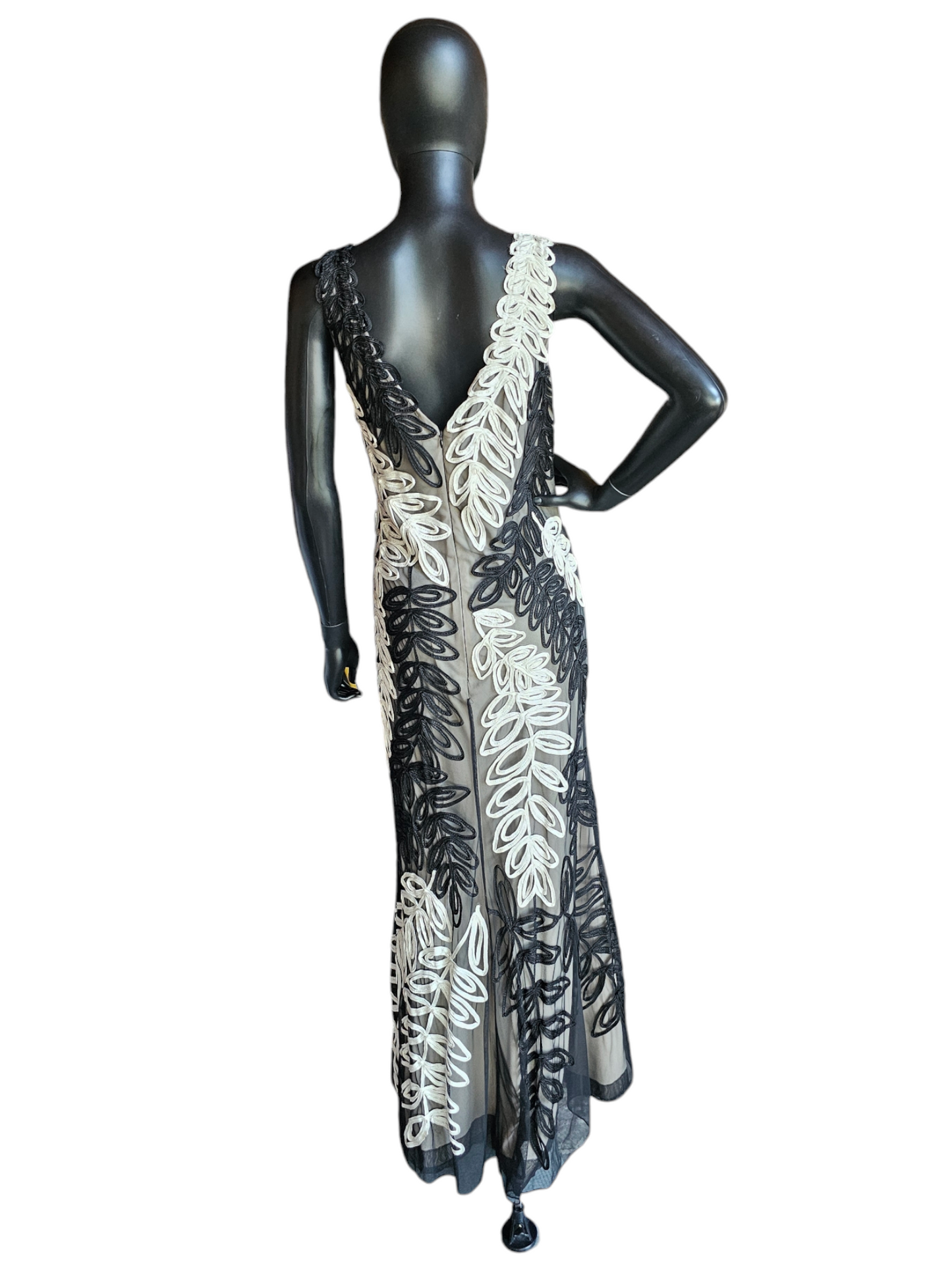 JS Collections Black/White 3D Leaf