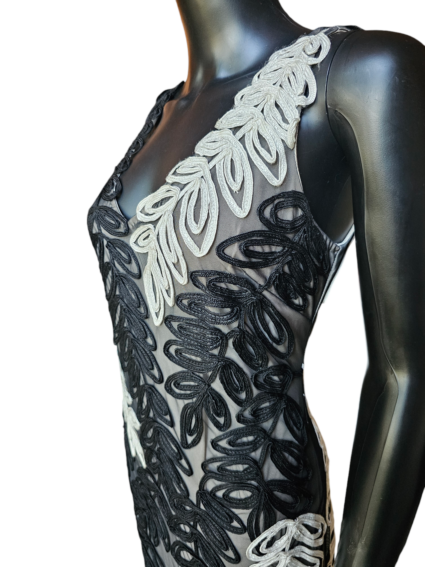 JS Collections Black/White 3D Leaf