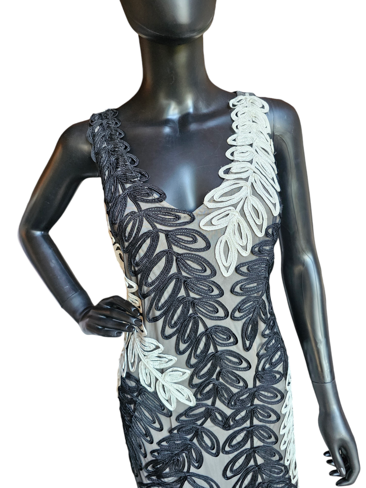 JS Collections Black/White 3D Leaf