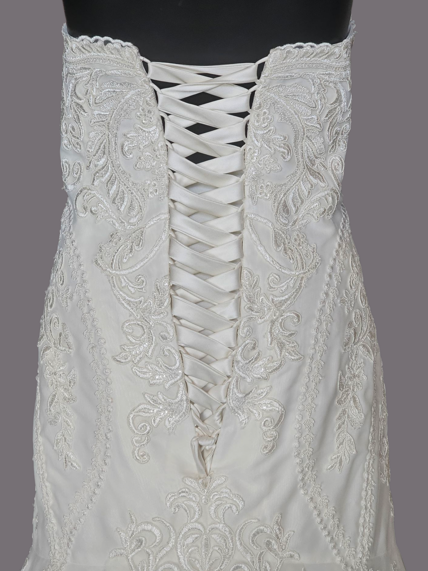 Ivory Embroidered Mermaid/Fit Flare Wedding Gown - Stella York NWT