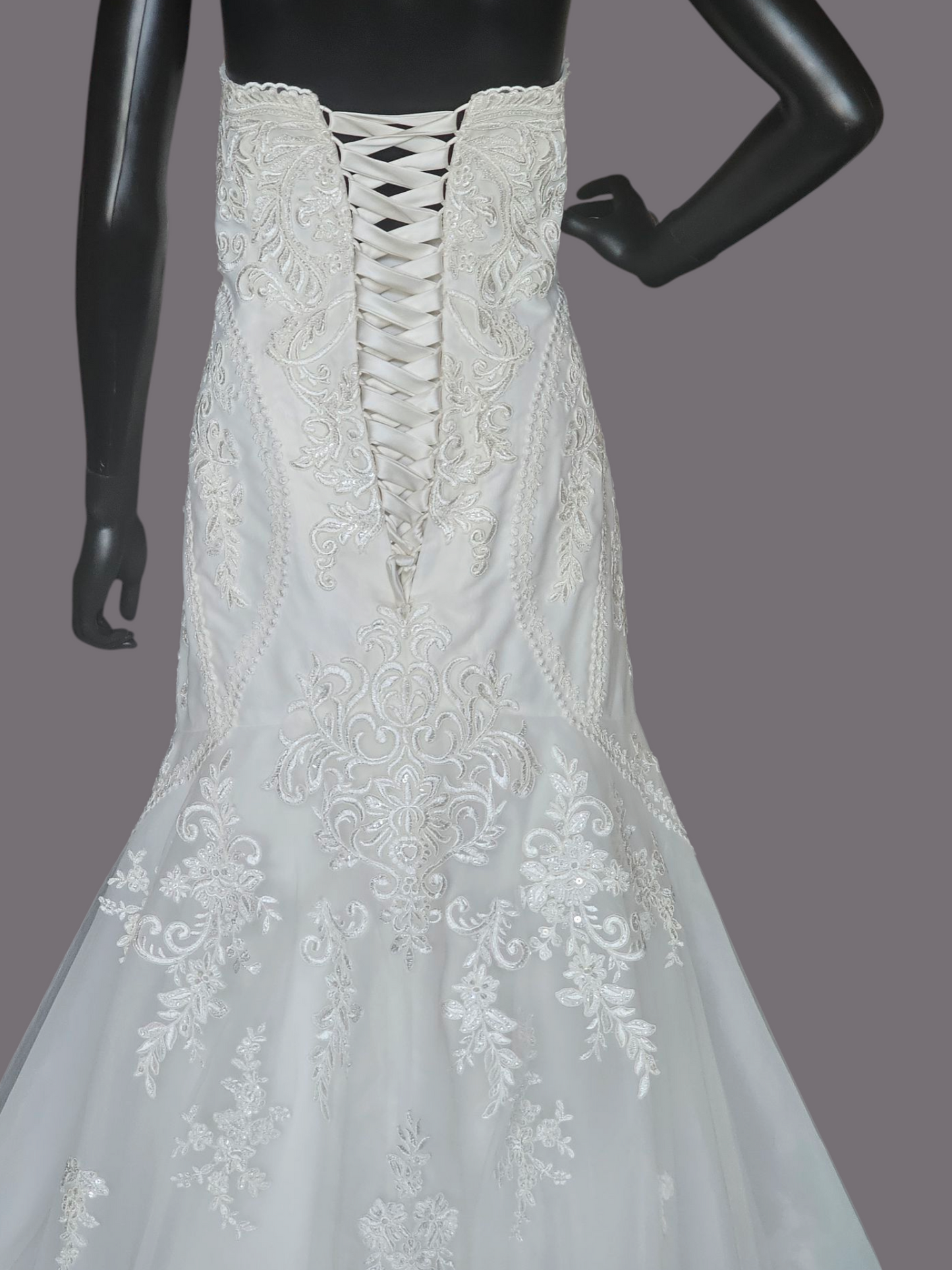 Ivory Embroidered Mermaid/Fit Flare Wedding Gown - Stella York NWT