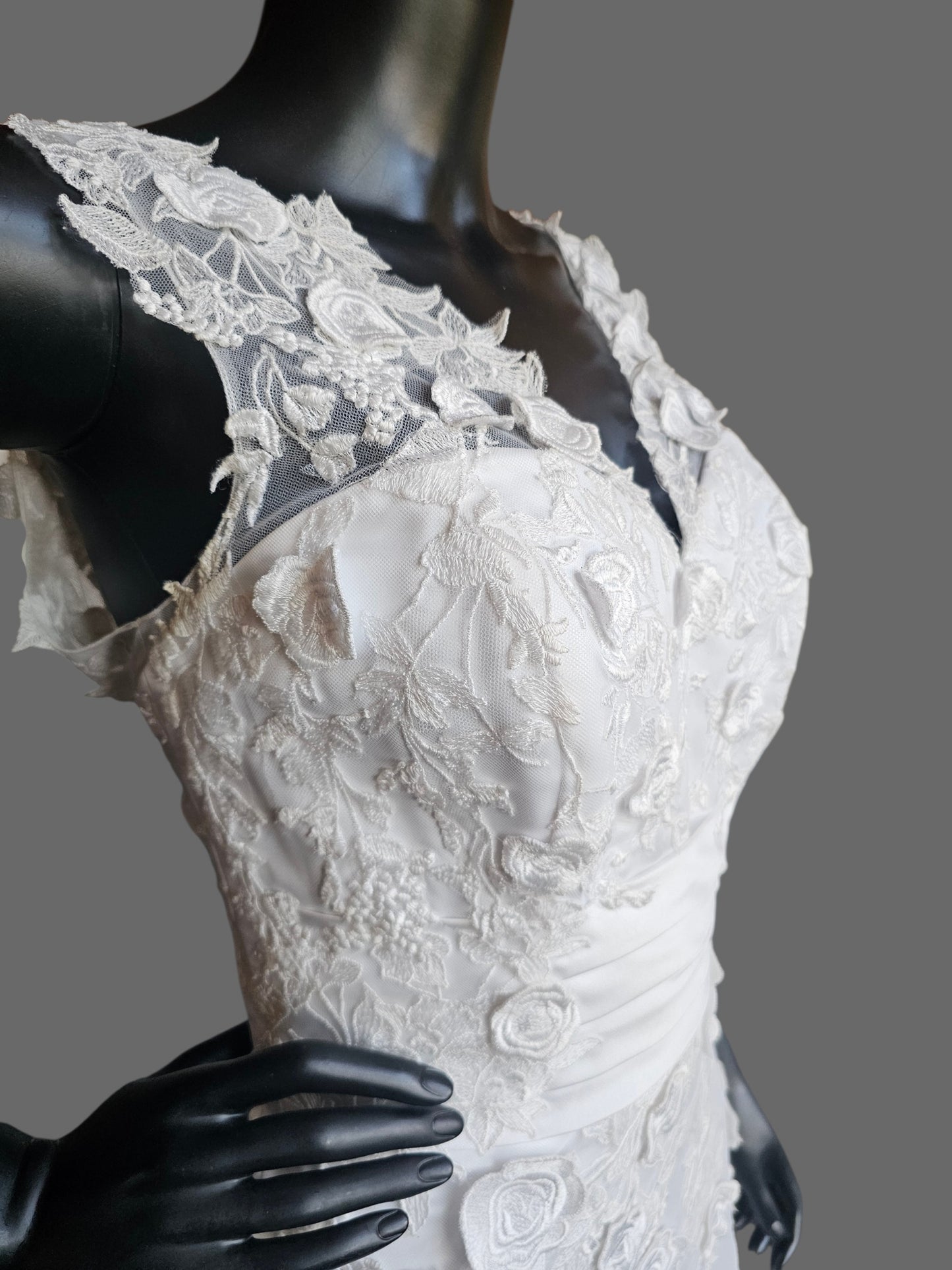 White 3D Floral Lace Straight Cut / Flared V-Neck Wedding Gown - MTA Solano