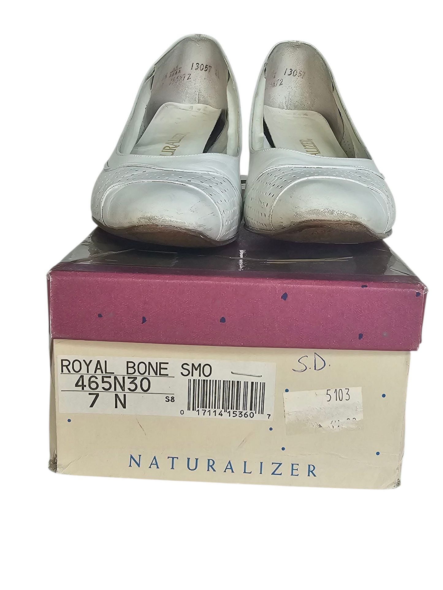 Vintage White Leather Naturalizer Pump