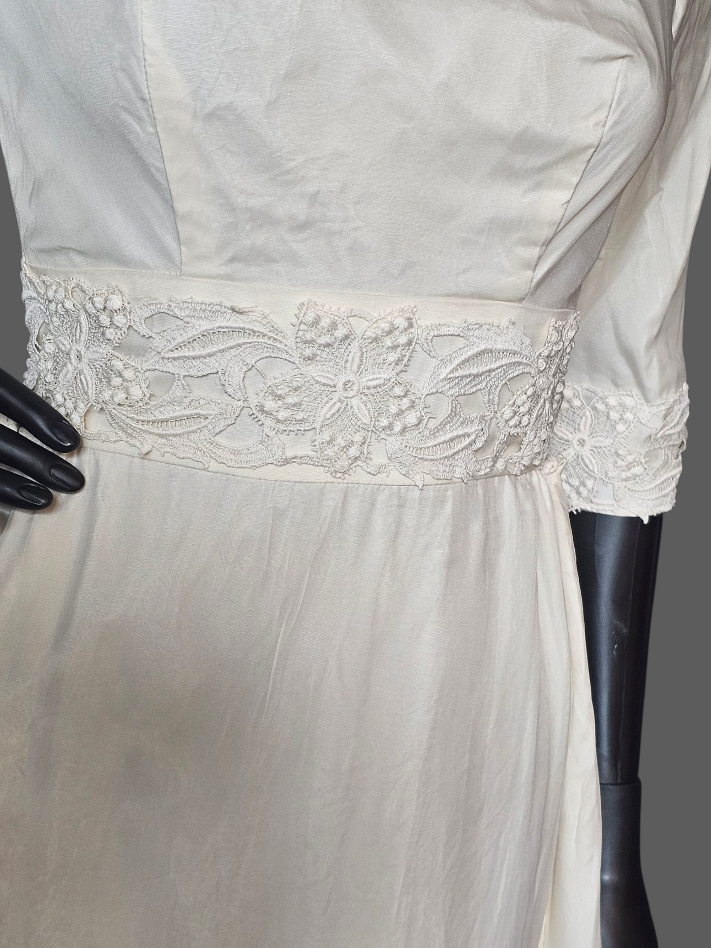 Vintage 60's Straight Cut Bateau Neck 3/4 Sleeve Wedding Gown W/Detachable Train