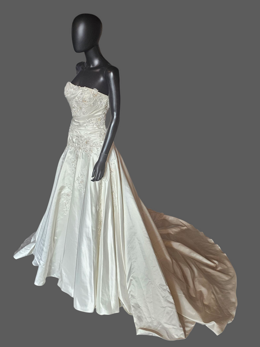 Ivory Taffeta Lace Embellish Wedding Gown - Blue