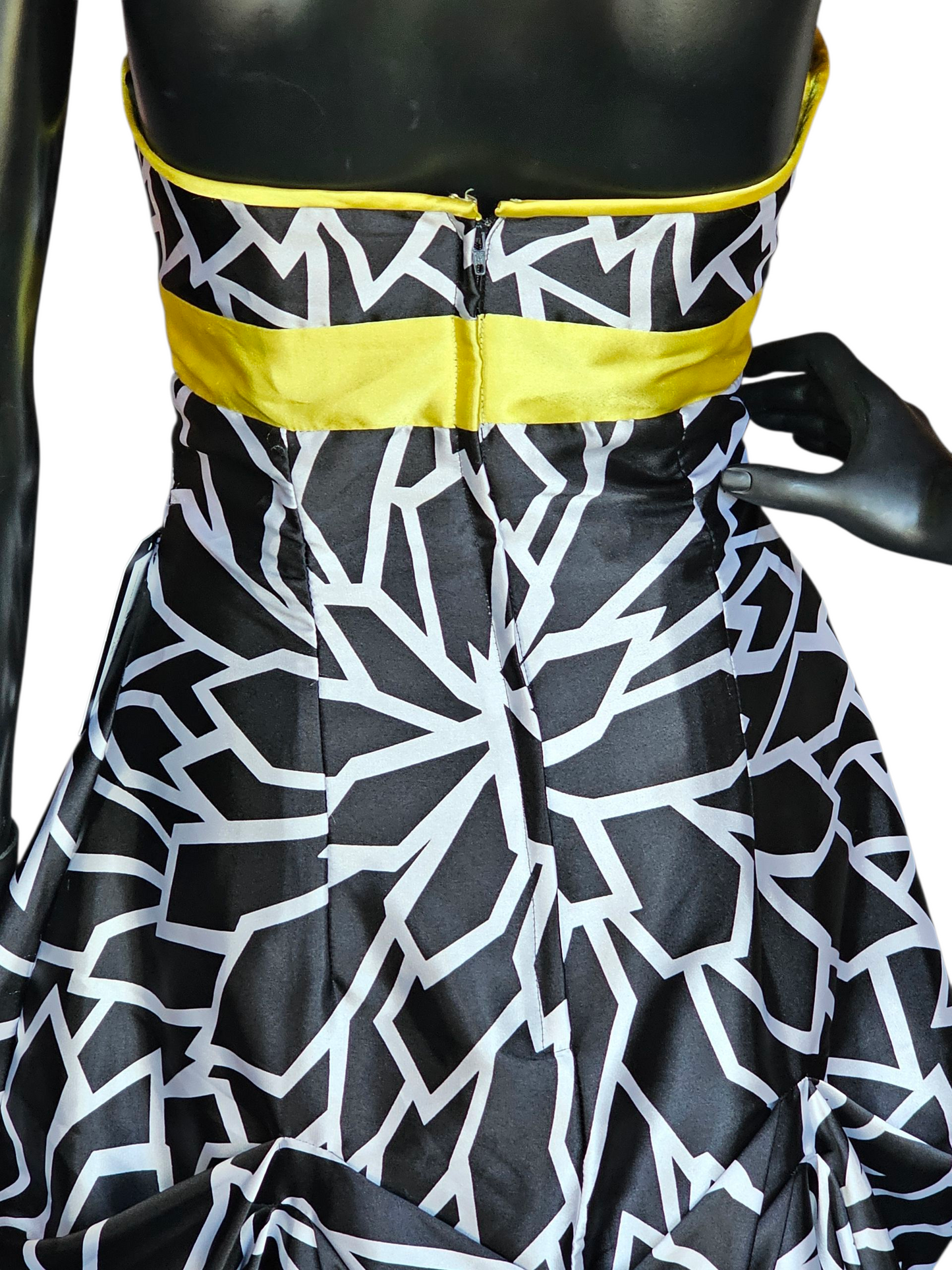 Vintage Y2K Black/White Abstract Yellow Accent Cocktail/Party Dress - Jessica McClintock Gunne Sax