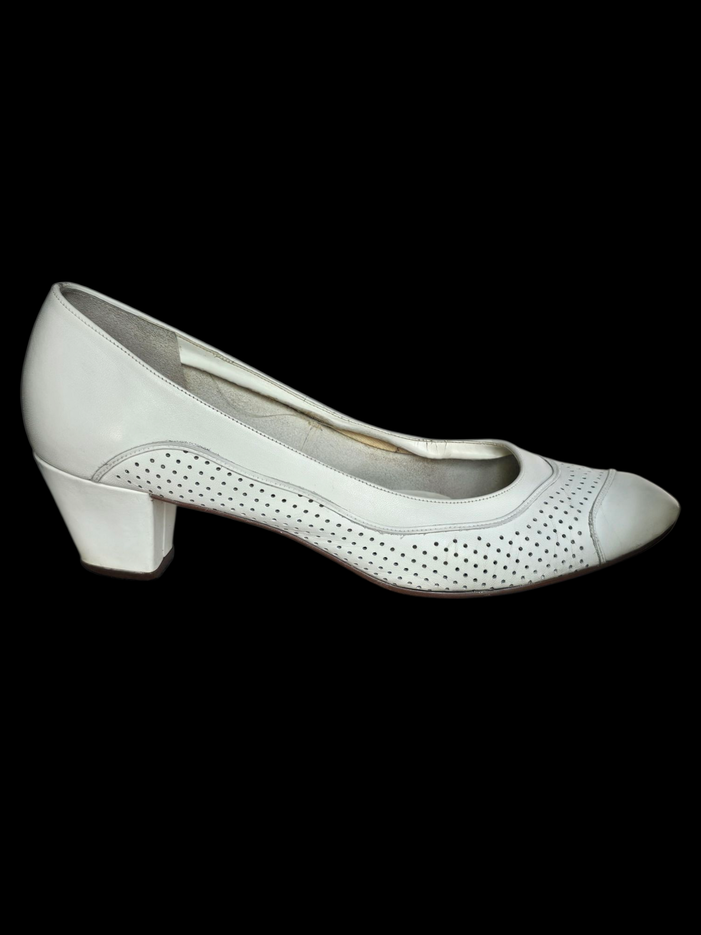 Vintage White Leather Naturalizer Pump
