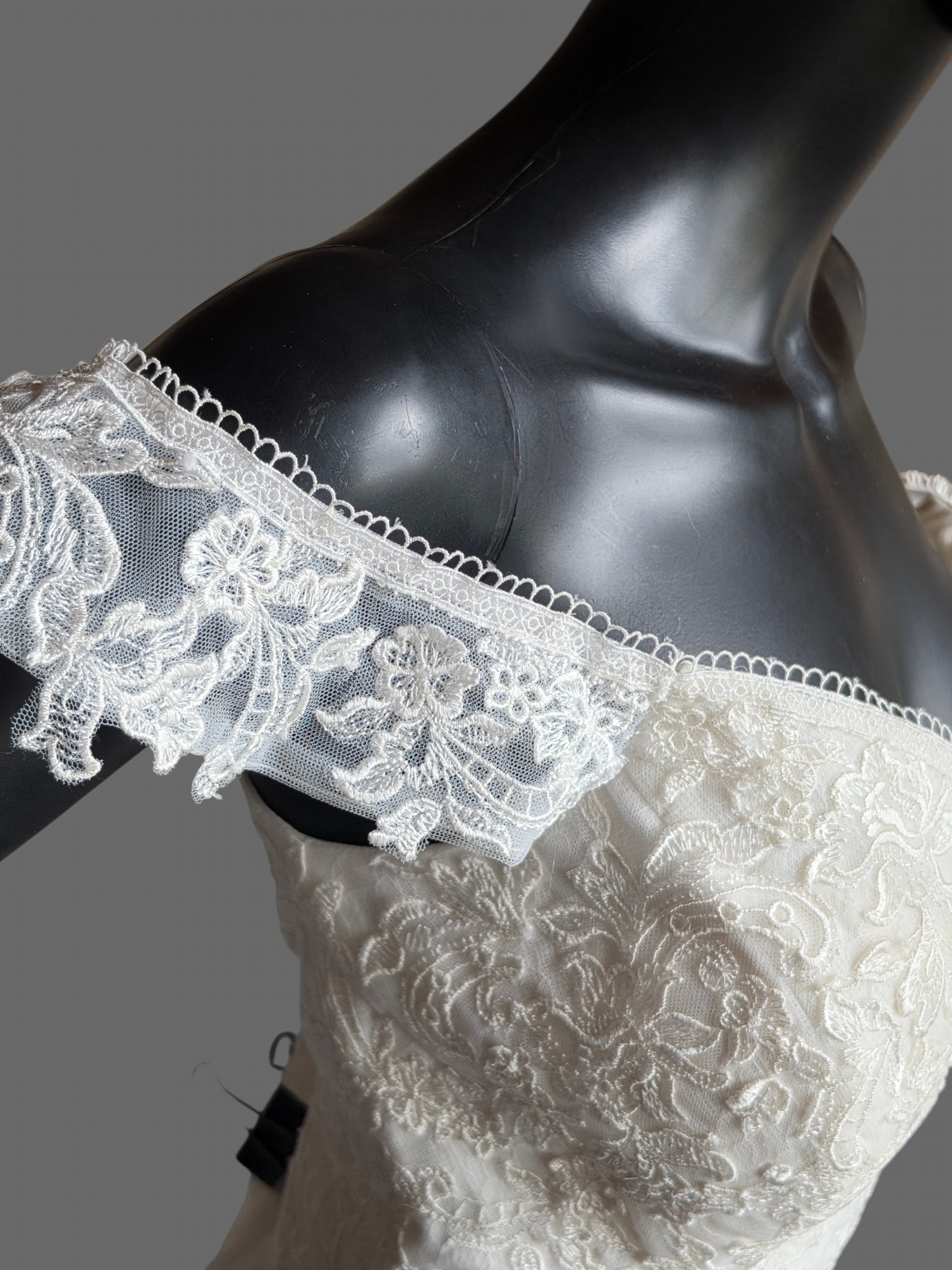 Ivory Lace Off Shoulder Plunge - Da Vinci