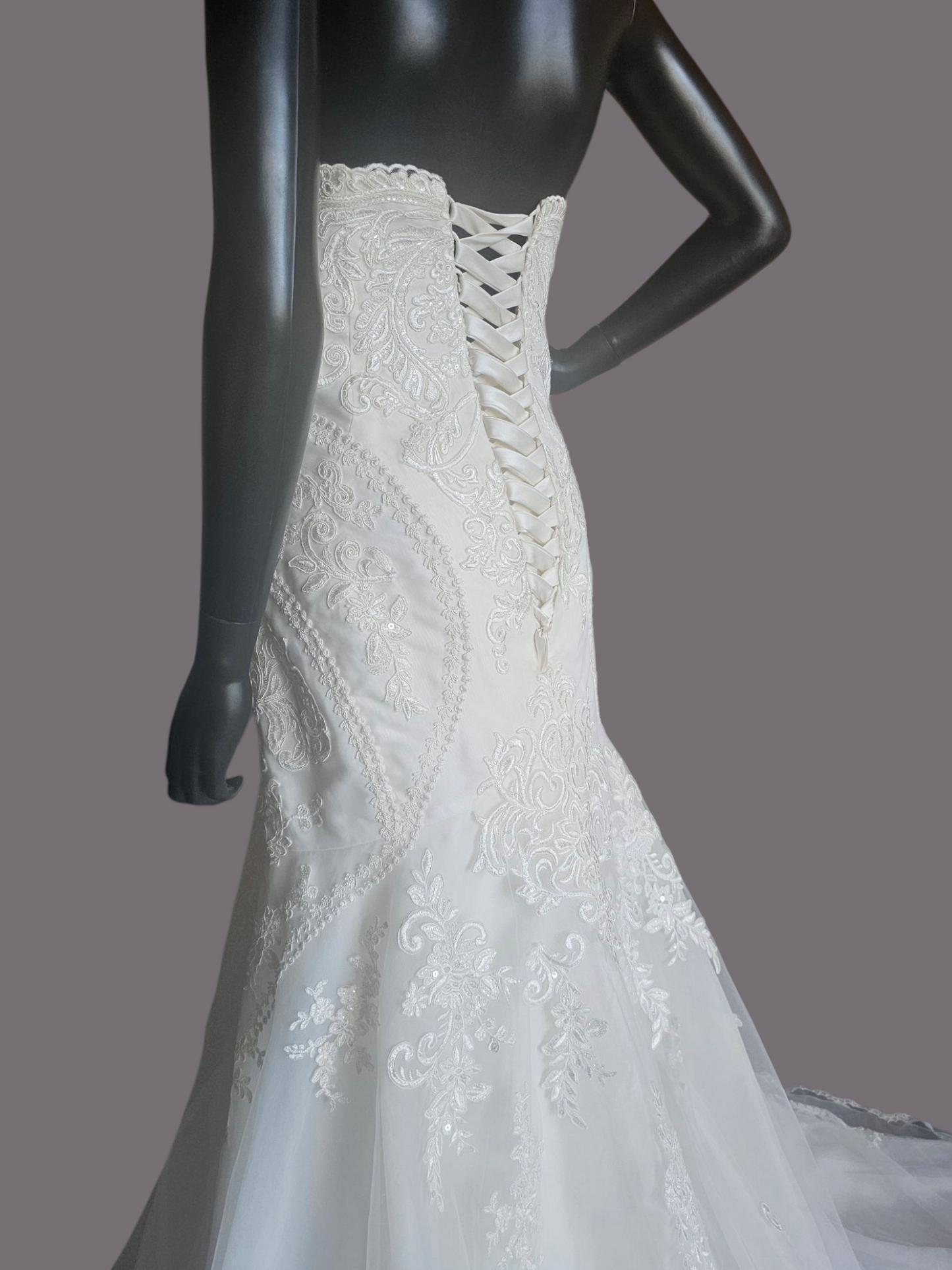 Ivory Embroidered Mermaid/Fit Flare Wedding Gown - Stella York NWT