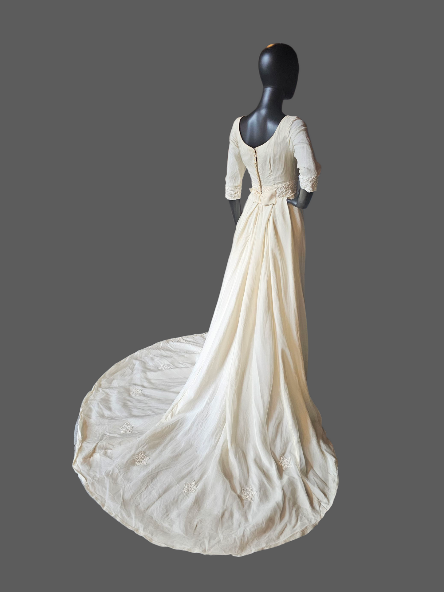 Vintage 60's Straight Cut Bateau Neck 3/4 Sleeve Wedding Gown W/Detachable Train