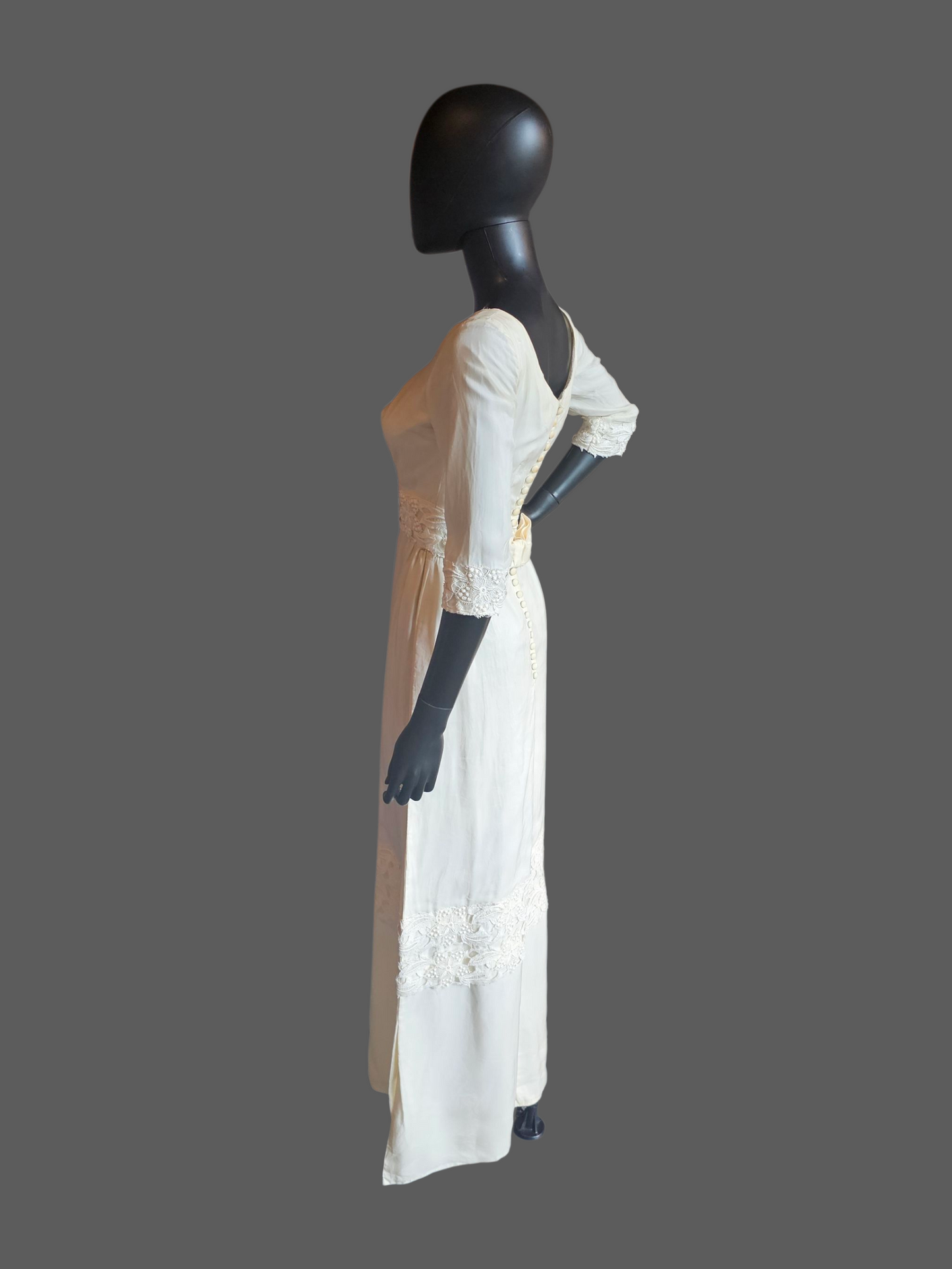 Vintage 60's Straight Cut Bateau Neck 3/4 Sleeve Wedding Gown W/Detachable Train