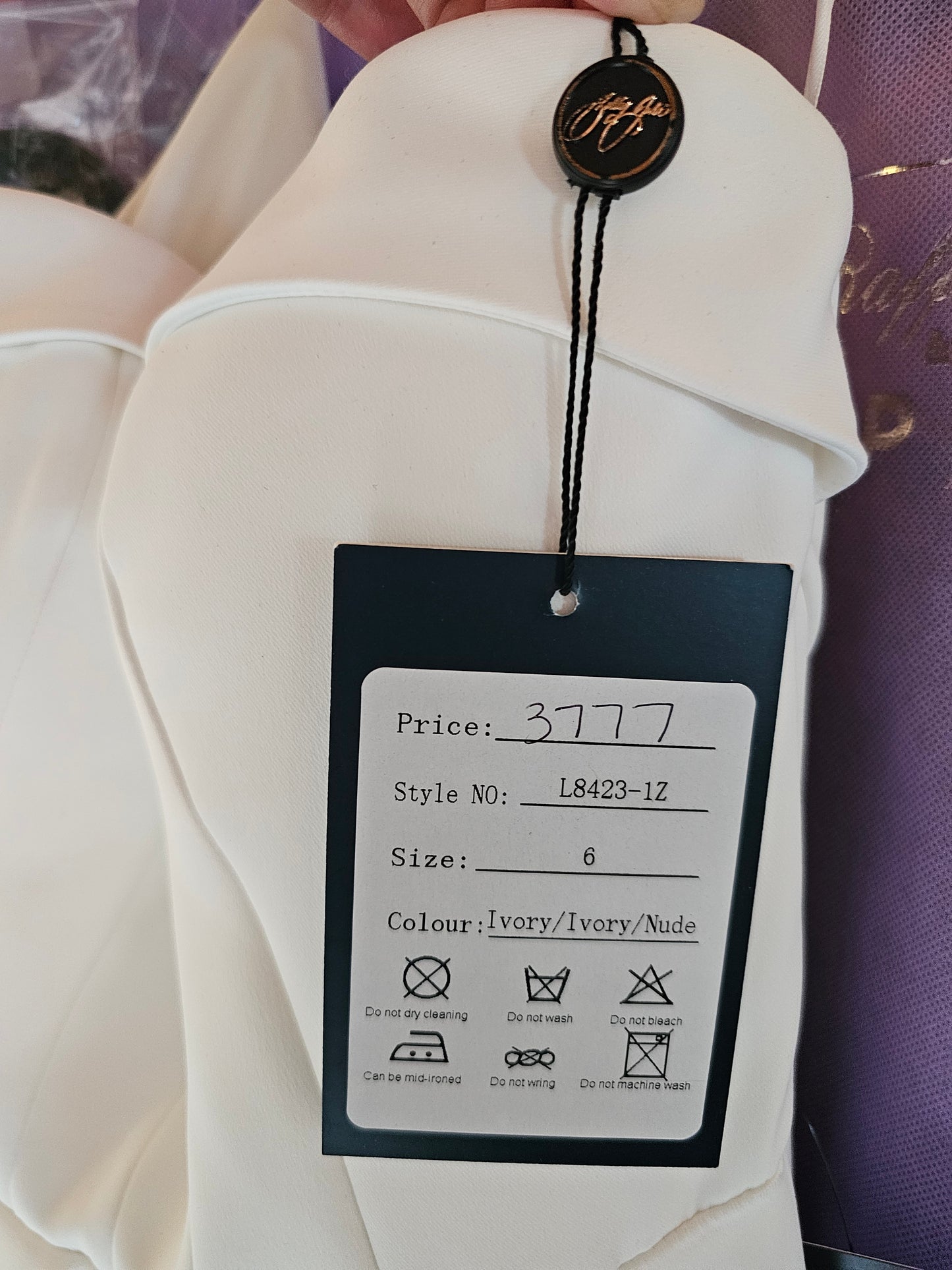 Sleek Sweetheart A-Line Ivory Wedding Gown - Colby John L8423 NWT