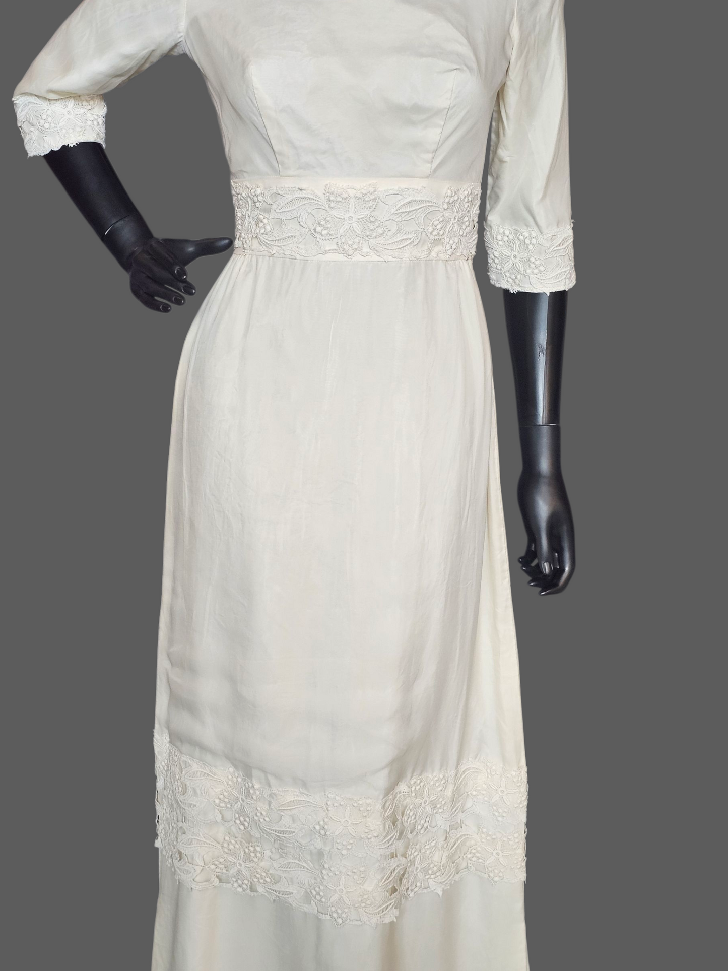 Vintage 60's Straight Cut Bateau Neck 3/4 Sleeve Wedding Gown W/Detachable Train