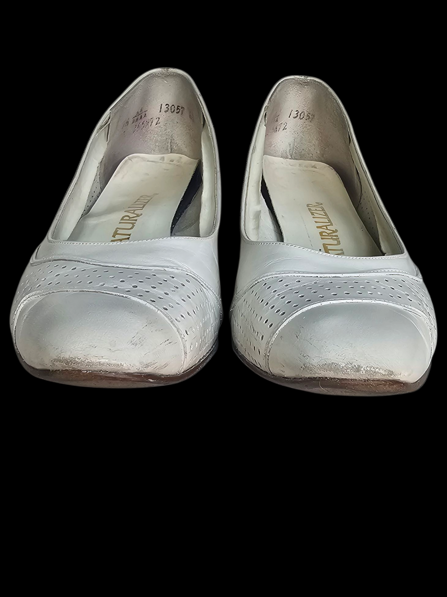 Vintage White Leather Naturalizer Pump
