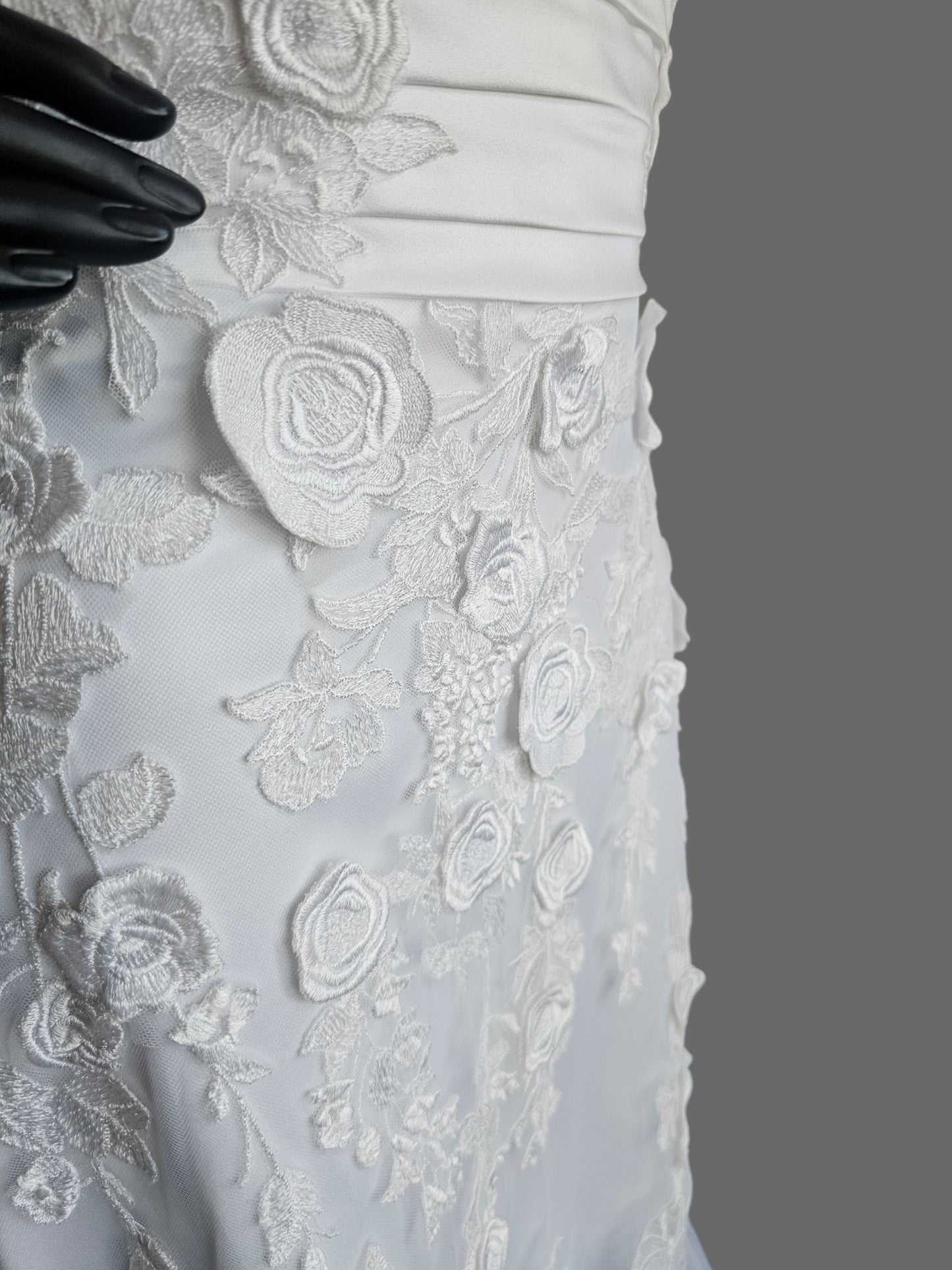 White 3D Floral Lace Straight Cut / Flared V-Neck Wedding Gown - MTA Solano