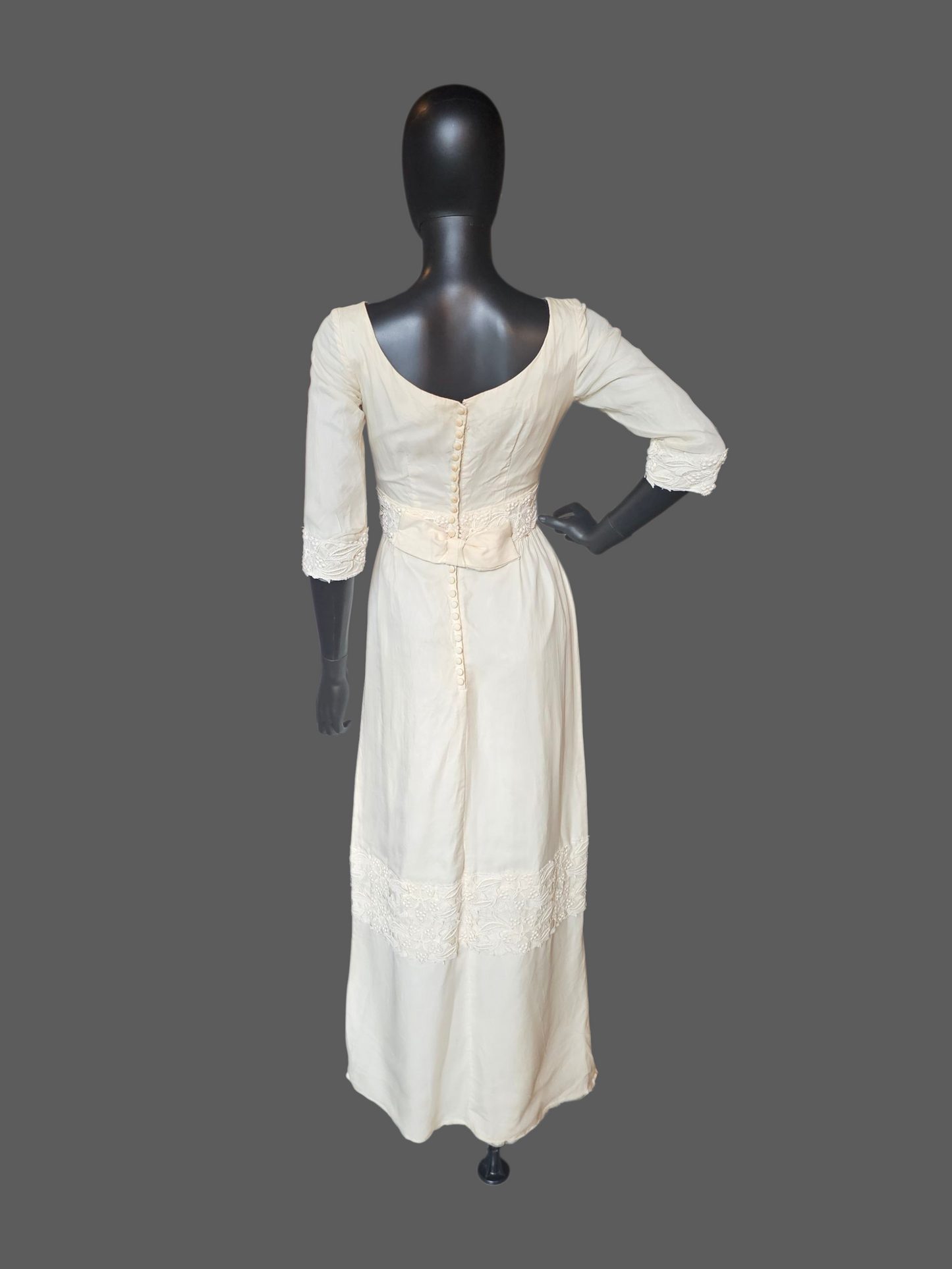 Vintage 60's Straight Cut Bateau Neck 3/4 Sleeve Wedding Gown W/Detachable Train