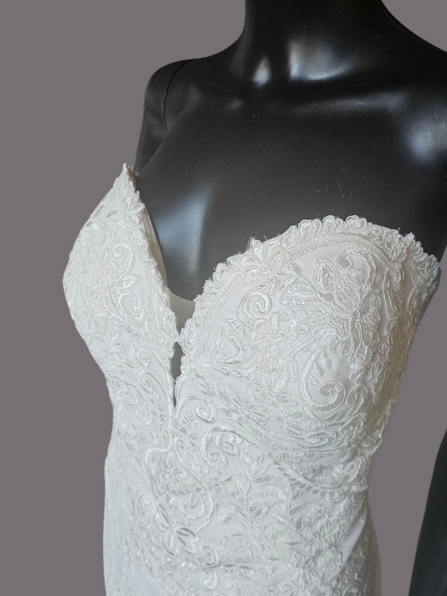 Ivory Embroidered Mermaid/Fit Flare Wedding Gown - Stella York NWT