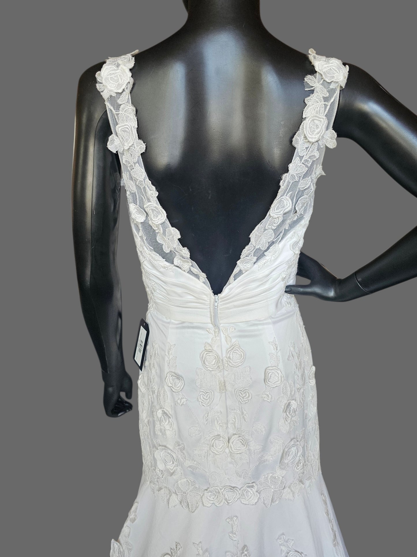 White 3D Floral Lace Straight Cut / Flared V-Neck Wedding Gown - MTA Solano