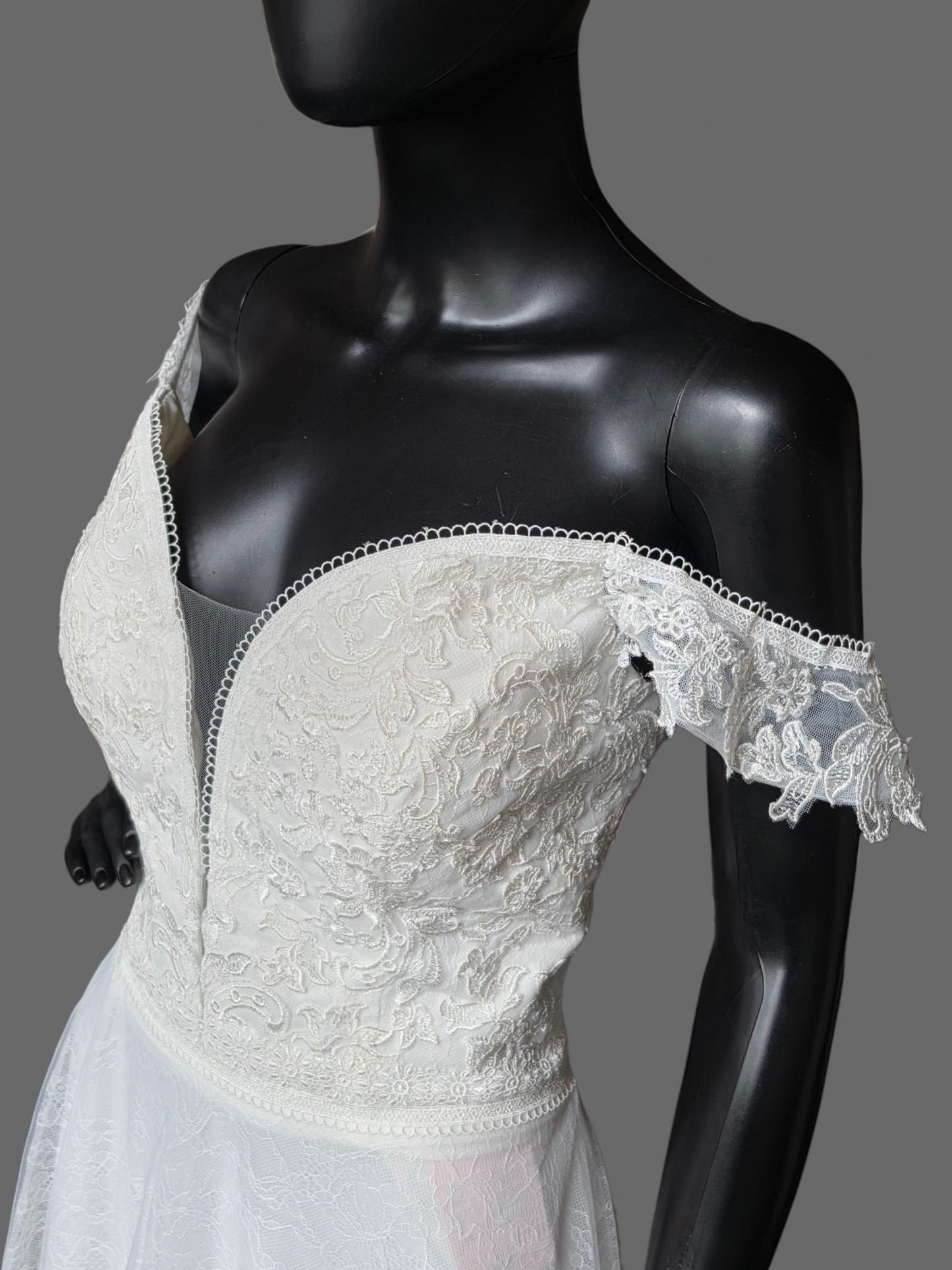 Ivory Lace Off Shoulder Plunge - Da Vinci
