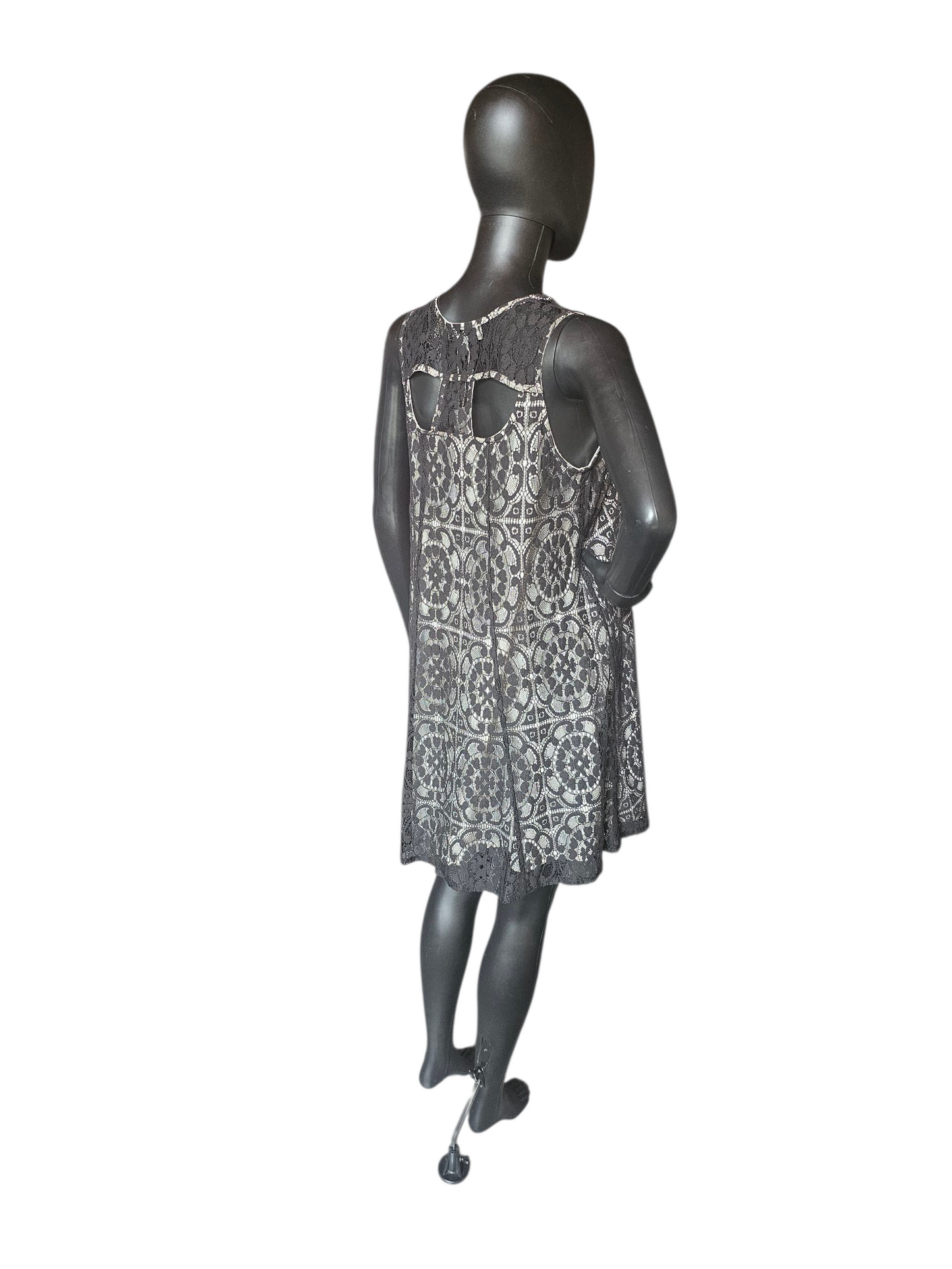 Black/White Lace Overlay Shift Dress - NWT - Simply Noelle