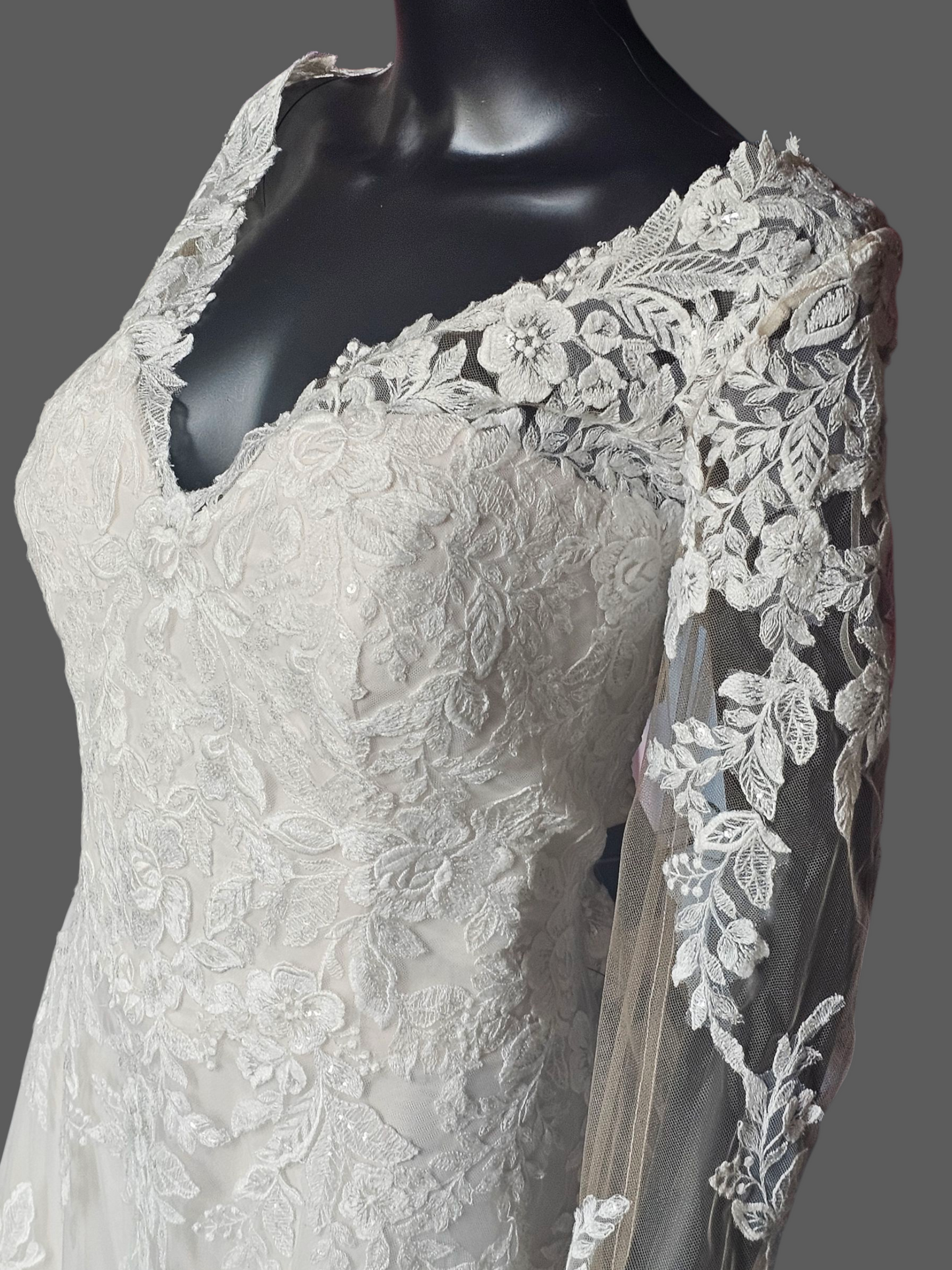 Blush/Ivory Floral Lace Long Sleeve Wedding Gown NWOT - Mori Lee