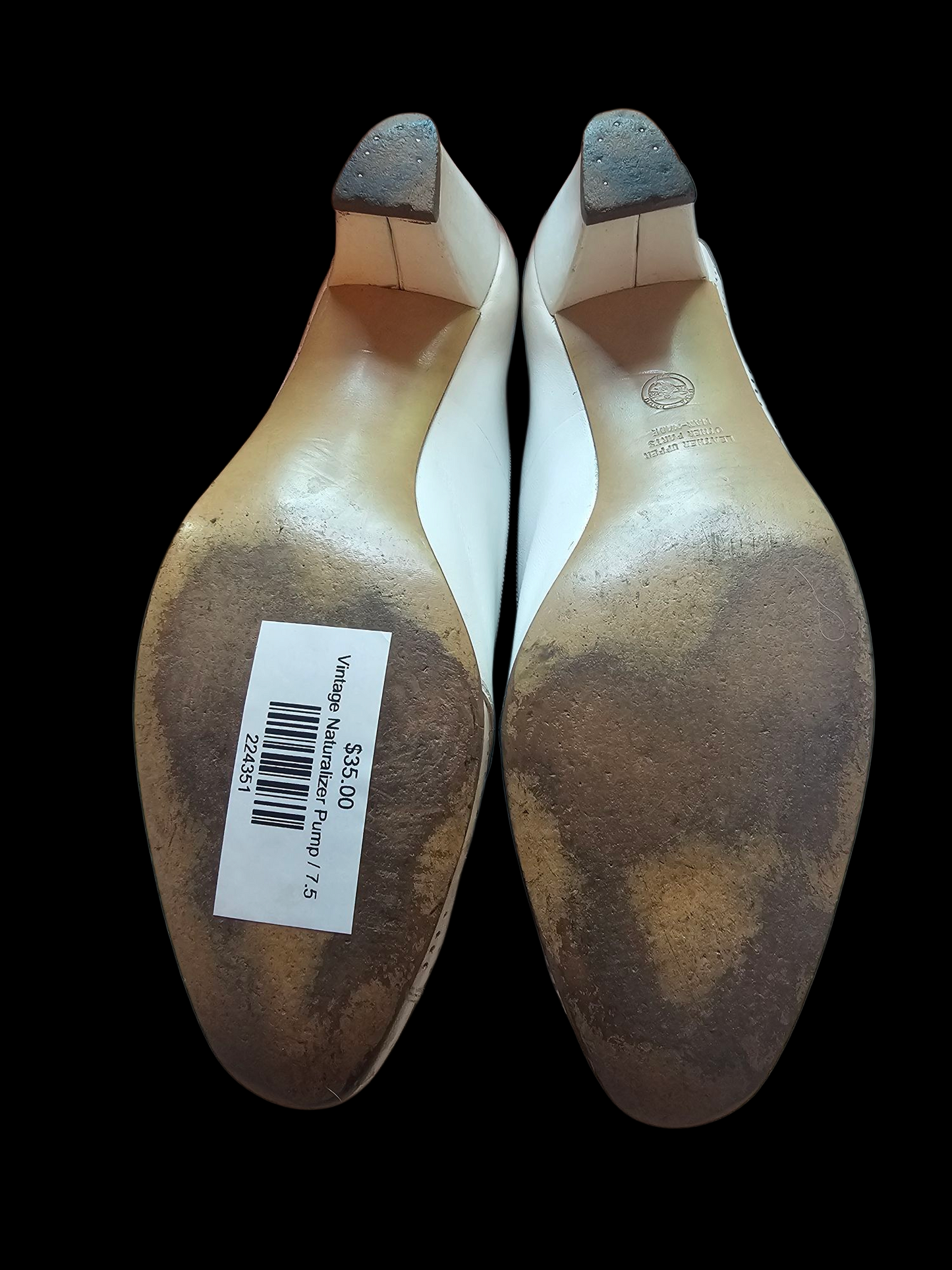 Vintage White Leather Naturalizer Pump