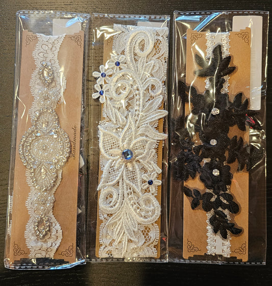 White Lace Rhineston Garter Set (2)