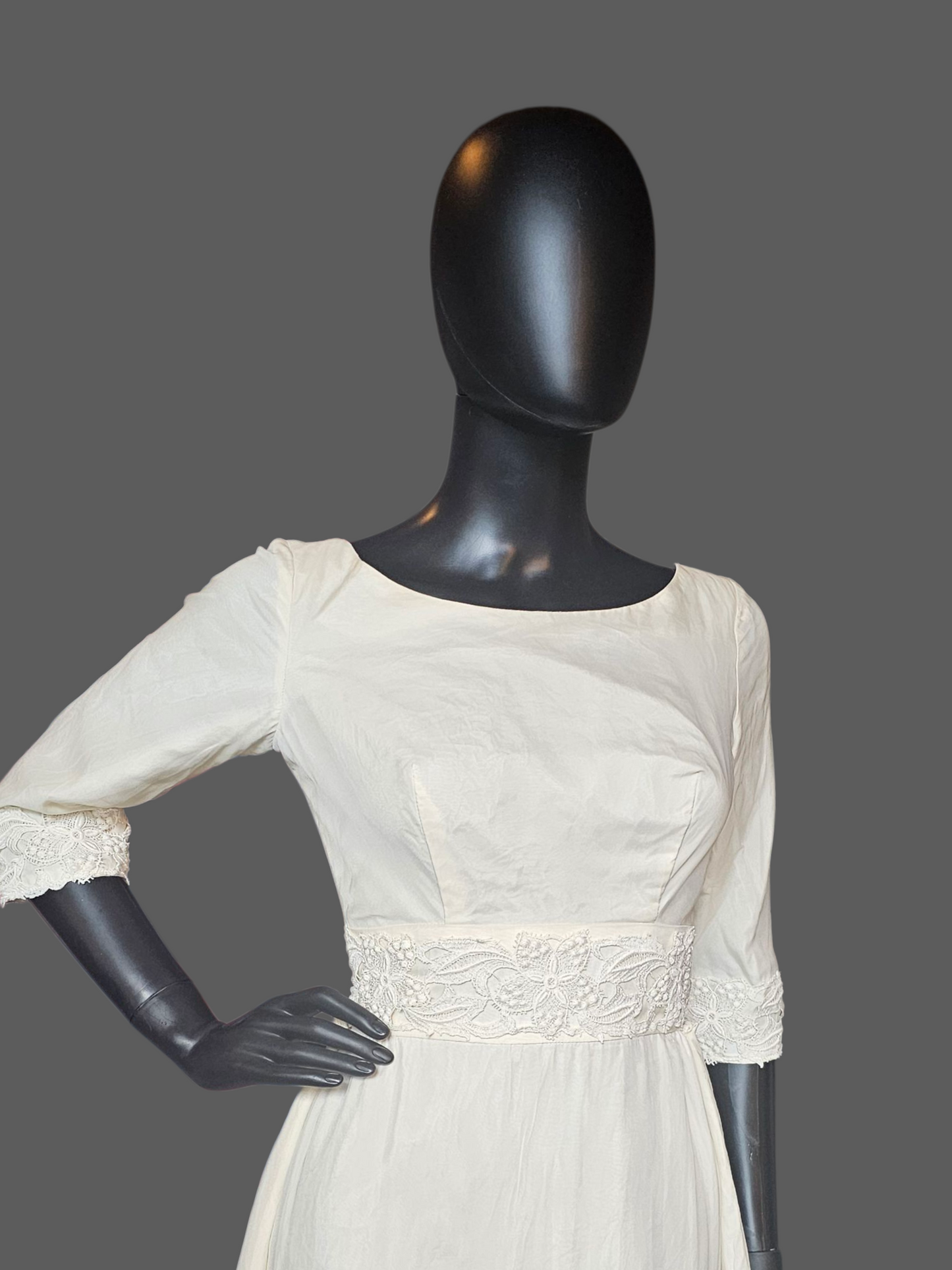 Vintage 60's Straight Cut Bateau Neck 3/4 Sleeve Wedding Gown W/Detachable Train