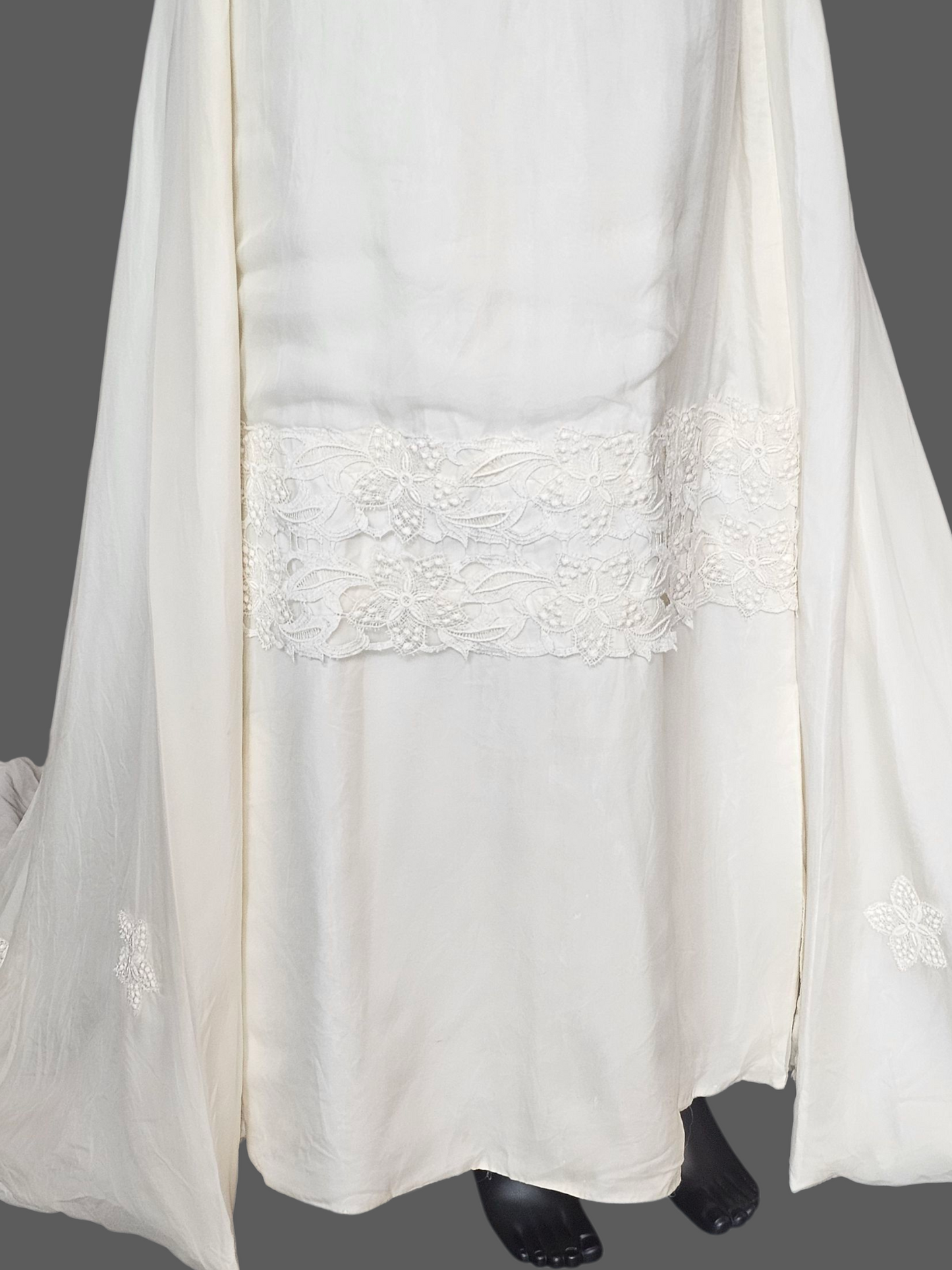 Vintage 60's Straight Cut Bateau Neck 3/4 Sleeve Wedding Gown W/Detachable Train