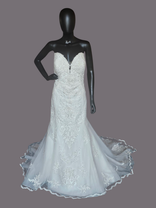Ivory Embroidered Mermaid/Fit Flare Wedding Gown - Stella York NWT