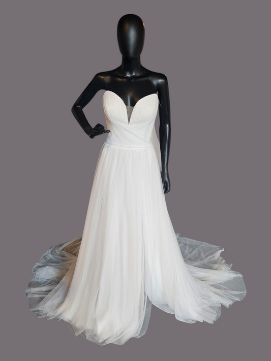 Sweetheart Plunge Detached Sleeve Ivory Netting Wedding Gown